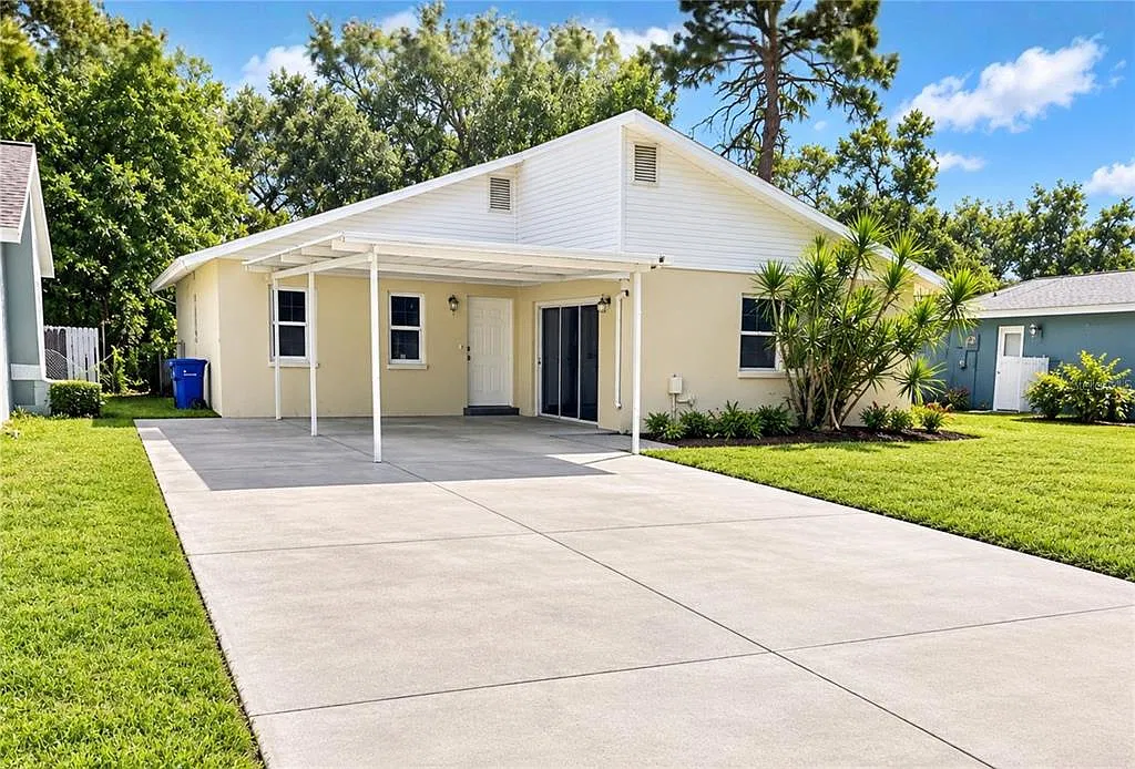 3 bed, 2.0 bath, 1732 sqft, $2,400 — Photo 1