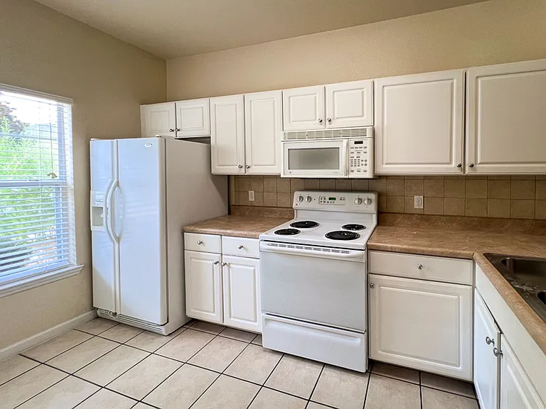 4886 NW 46th Pl #106 — Photo 3