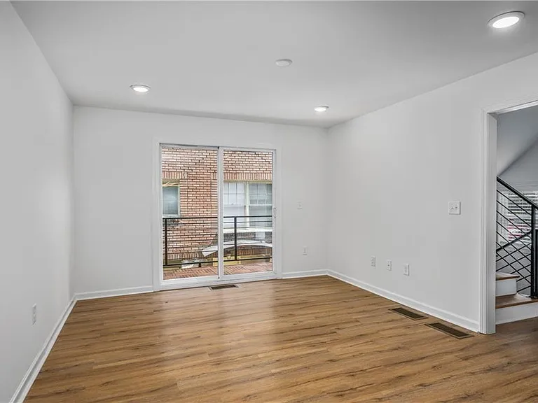 704 Durant Pl NE #B — Photo 6