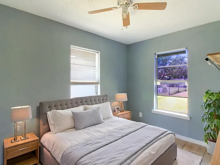 1113 S Vermont Ave — Photo 12