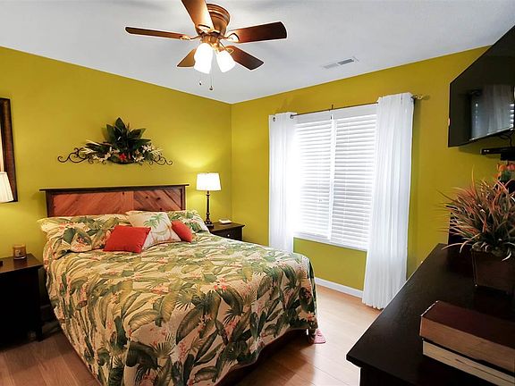 5th image of 262 Lena Dr