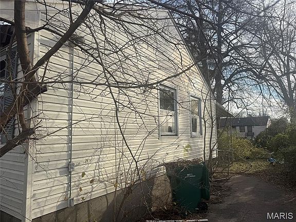 4th image of 256 Shepley Dr