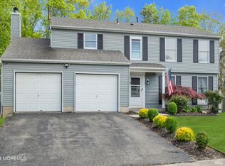 33 Beacon Dr, Barnegat, NJ 08005