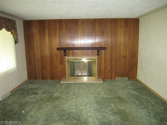 4th image of 3728 Woodstock Dr