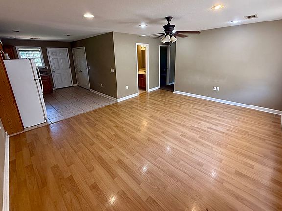 3rd image of 2216 Clark St #D