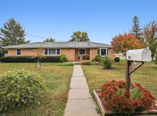 802 E 12th St, Vinton, IA 52349