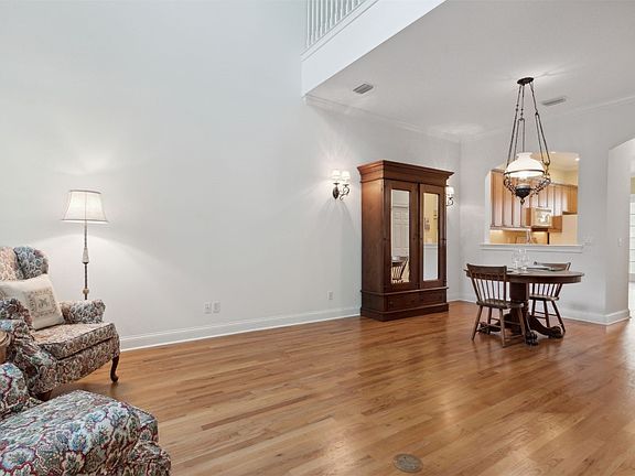5th image of 1572 Park Ln