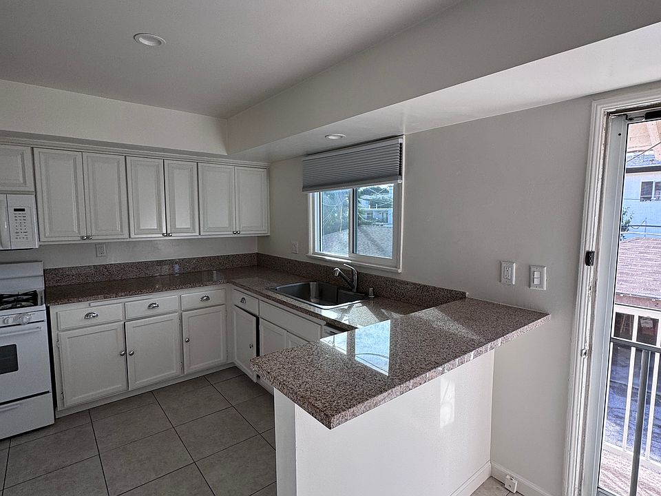 1st image of 5535 Radford Ave #8
