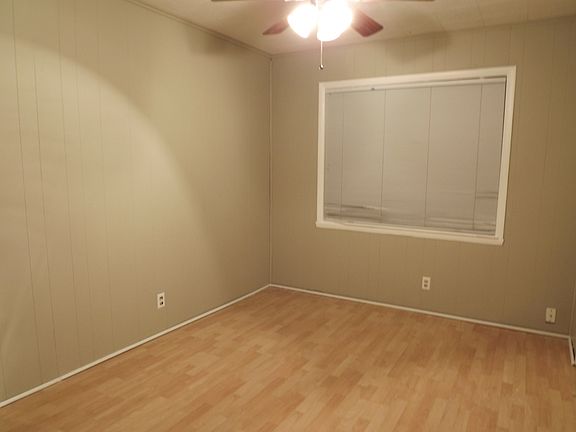 3rd image of 401 Caroline Dr