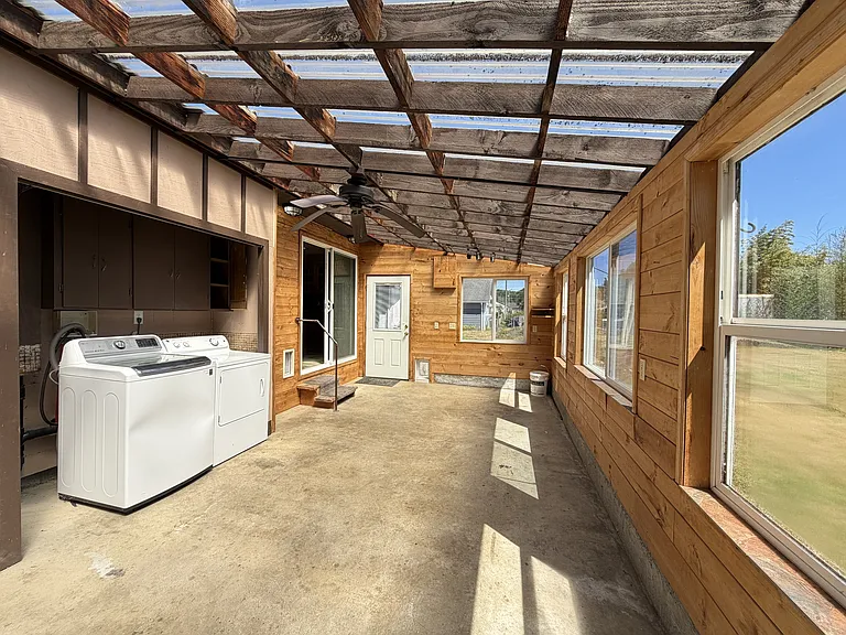 304 Oak St — Photo 24