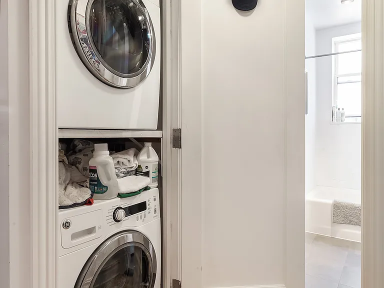 809 8th Ave #2R — Photo 6