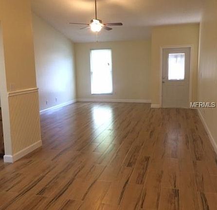 2nd image of 1207 E Oakwood St