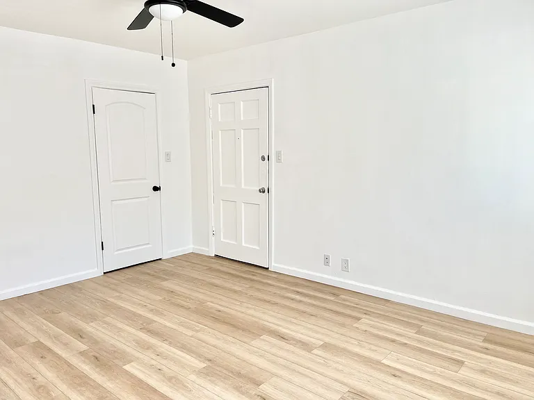 7120 Hawthorn Ave #9 — Photo 4