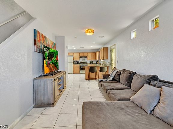 4th image of 2026 Clancy St