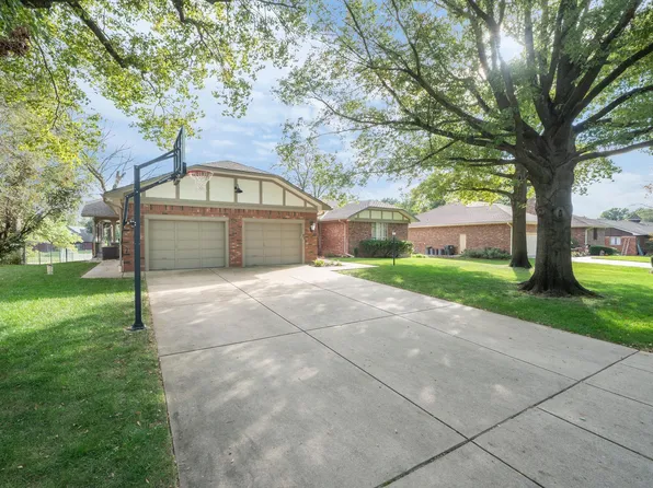31 W Rolling Hills Ct, Wichita, KS 67212