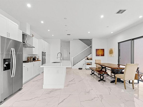 4th image of 4389 NW 41st St