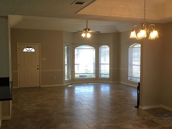 4th image of 421 Pebblecreek Dr