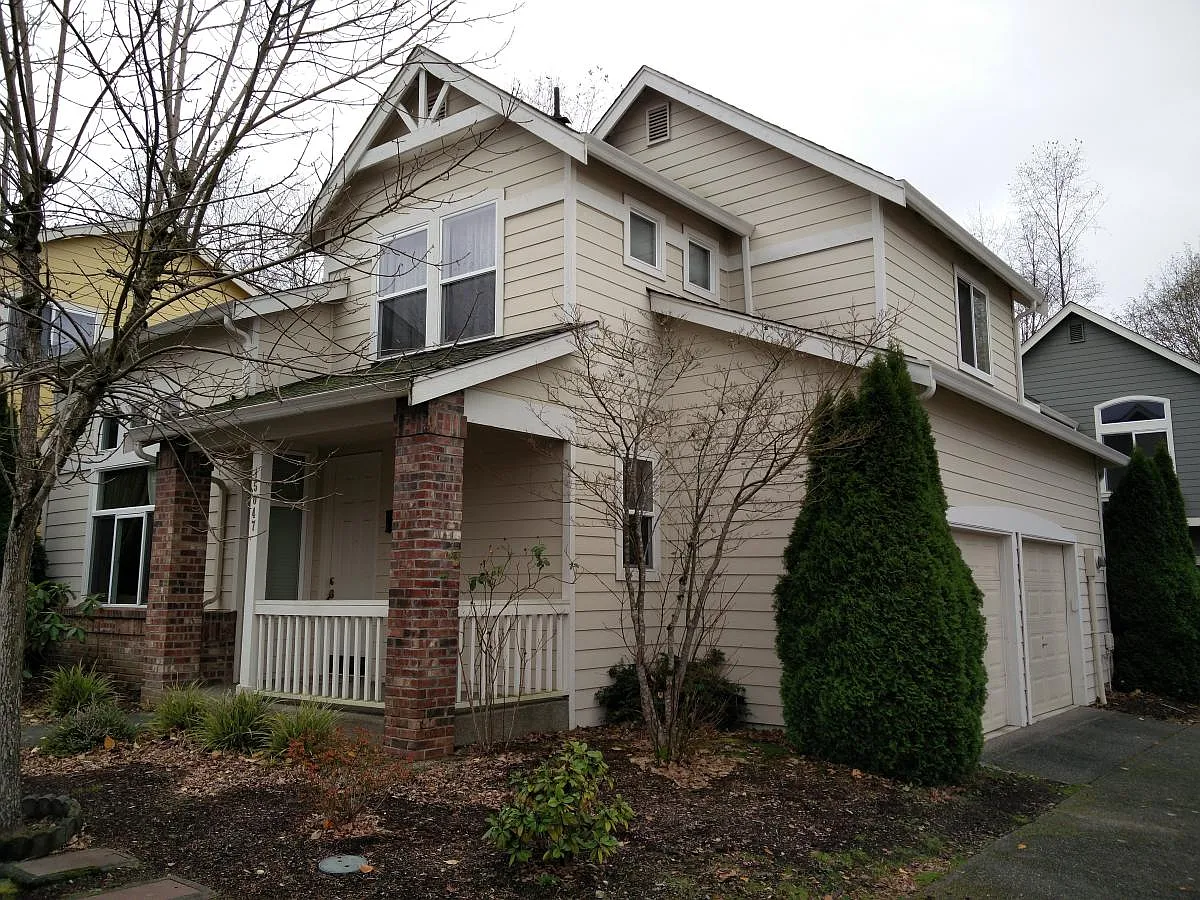 4 bed, 2.5 bath, 1915 sqft, $4,200 — Photo 1