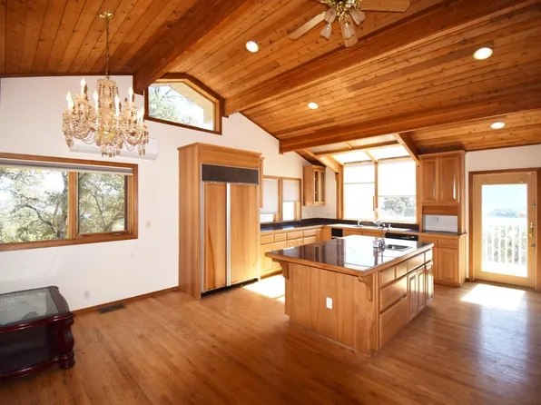 9370 Leila Dr, Glenhaven, CA 95443