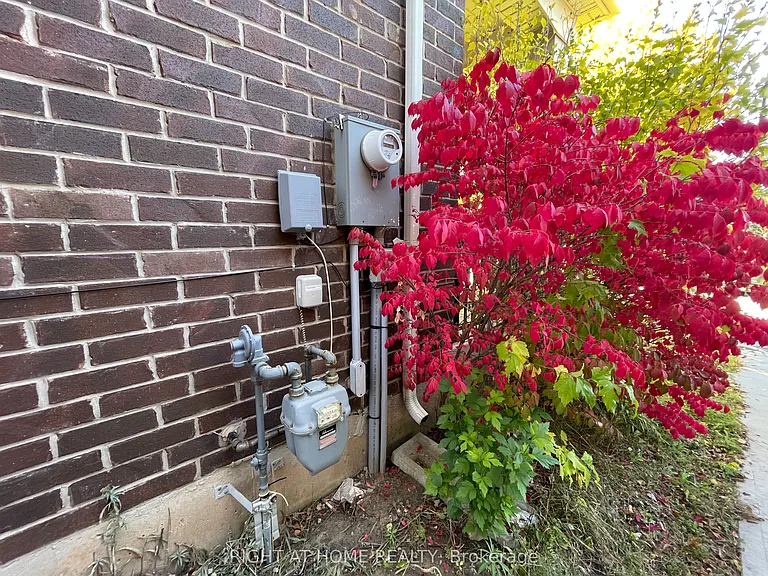 58 Meadowcrest Ln #LOWER — Photo 31