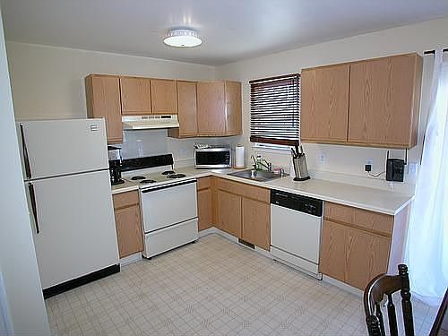 4th image of 277 Vincent Cir