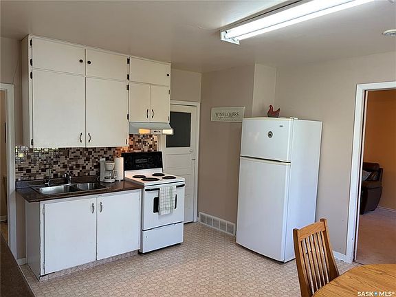 5th image of 305 1st STREET NW
