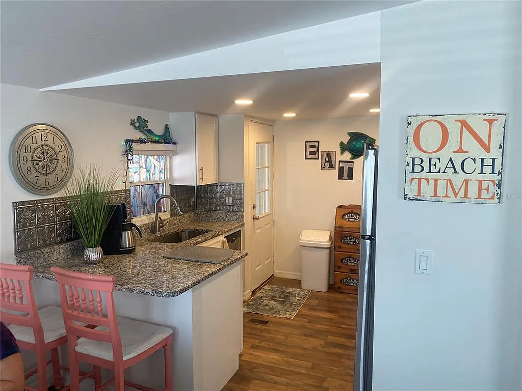 2 bed, 1.0 bath, 780 sqft, $1,400 — Photo 4