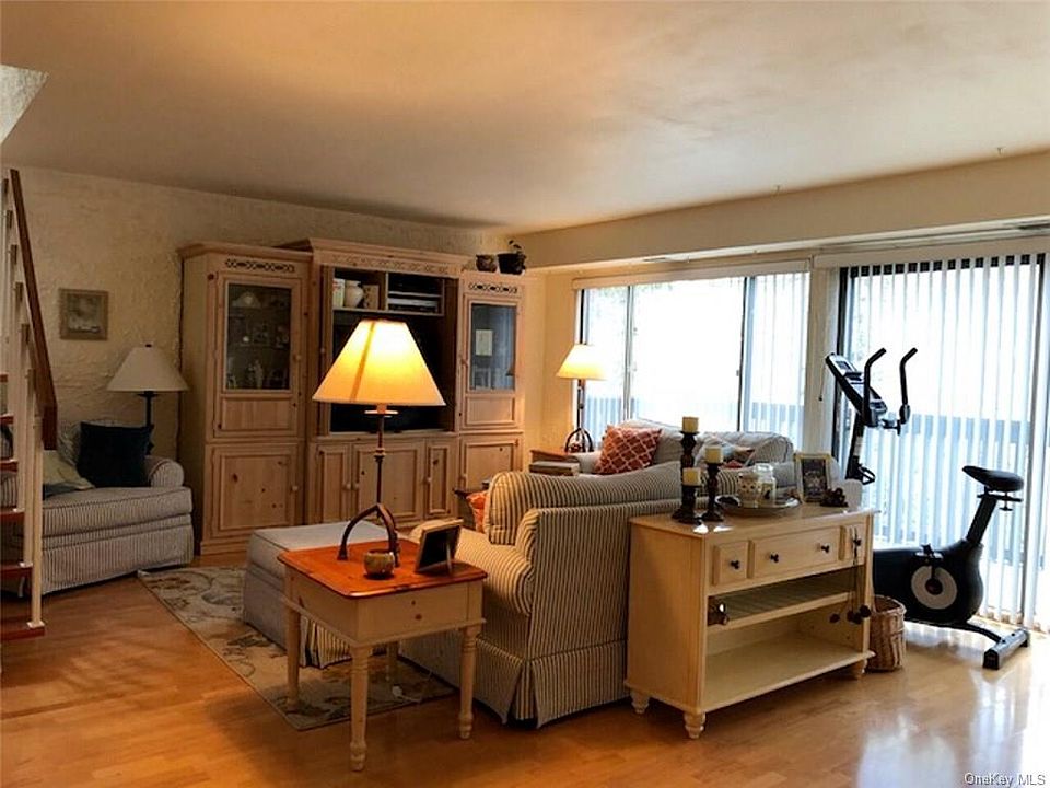 1st image of 367 Martling Ave #367