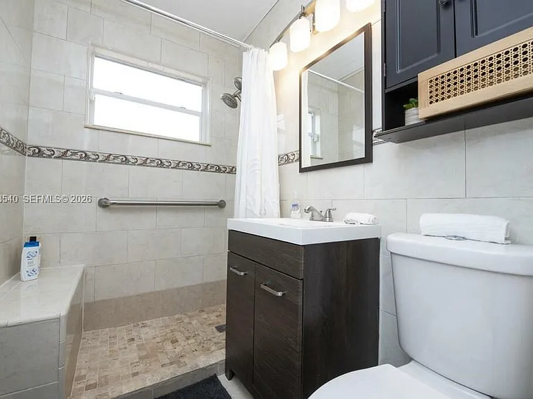2721 SW 30th Ave — Photo 6