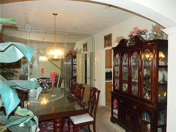 2nd image of 3243 Lakeway Ln