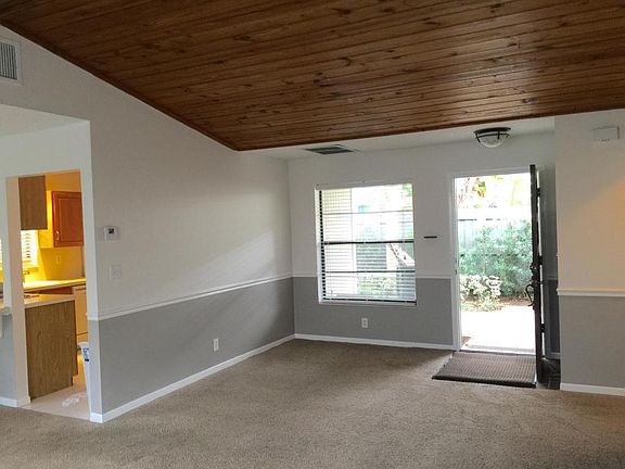 4th image of 908 NE 8th Ave