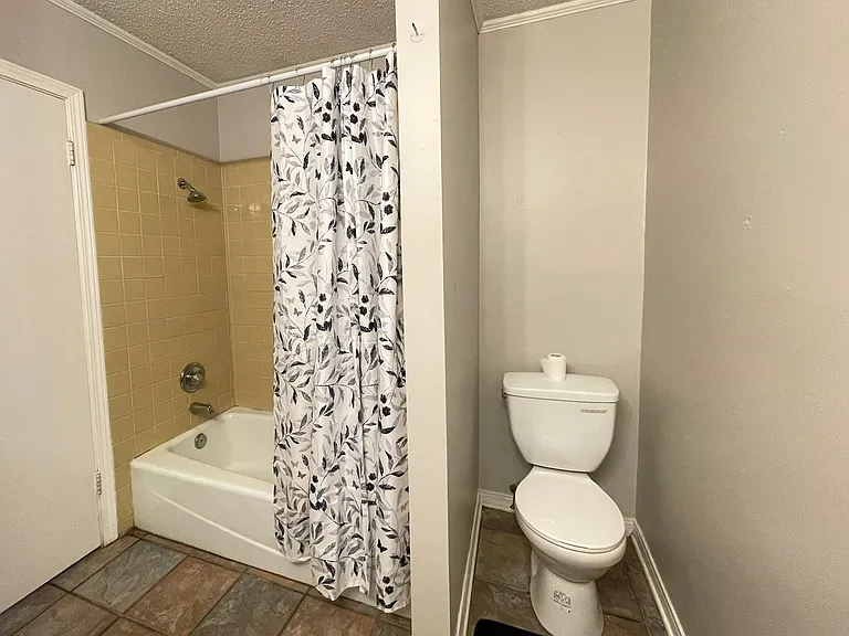 103 Comanche Cir — Photo 24