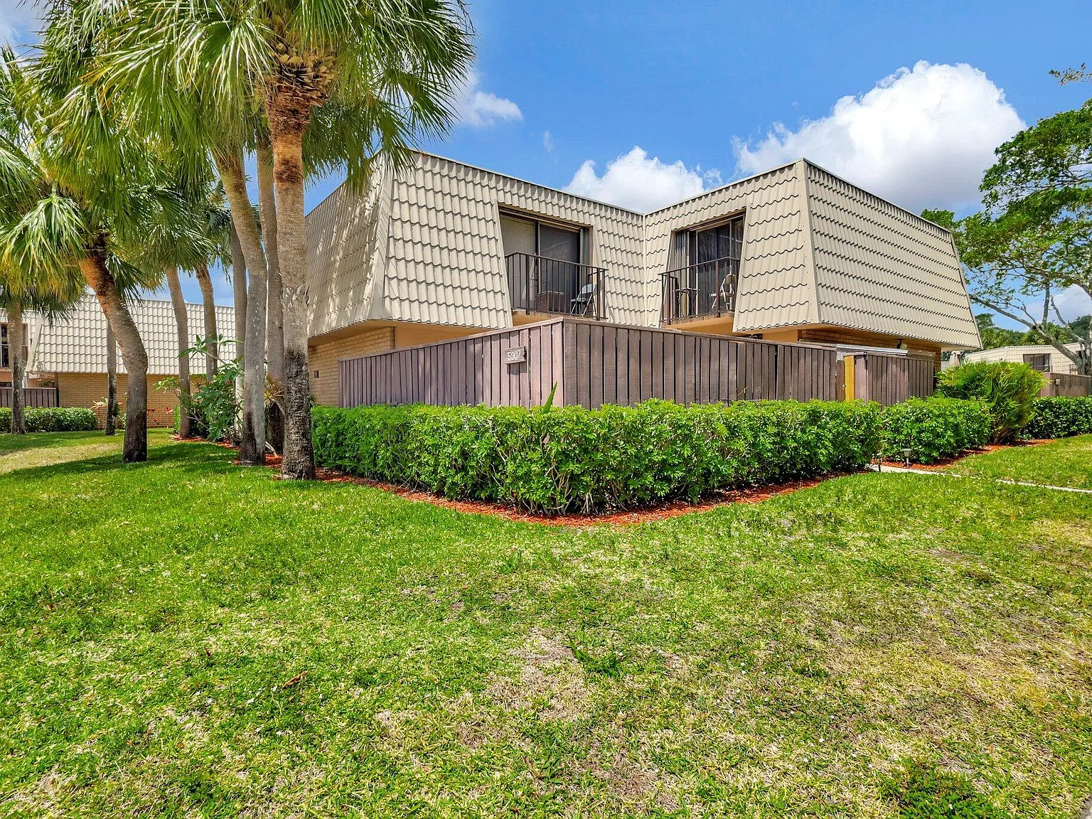 2 bed, 2.5 bath, 1236 sqft, $2,600 — Photo 2