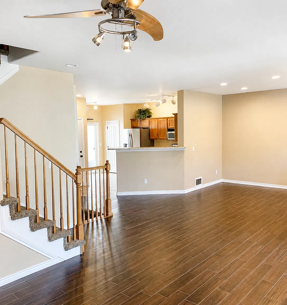 3 bed, 2.0 bath, 1633 sqft, $2,440 — Photo 3