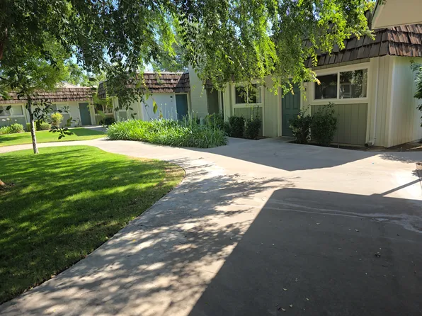 4901 N Crystal Ave #B, Fresno, CA 93705