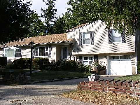 1st image of 14 Boulevard Dr