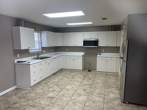 2nd image of 713 Westwind Dr