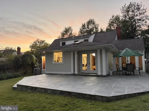 903 Peele Pl, Alexandria, VA 22304