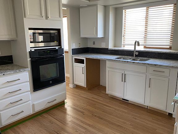 Kitchen, new granite, sink, cooktop, all appliances included