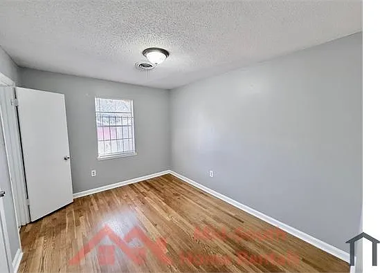 2054 Benford St — Photo 10