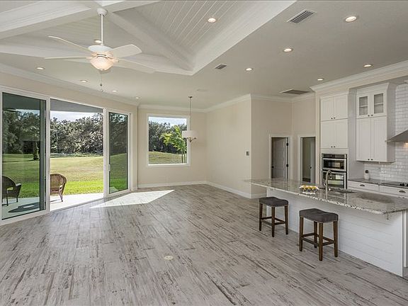 3rd image of 7059 Strafford Oaks Dr