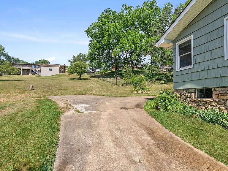 128 Mount Carmel Rd #A — Photo 35