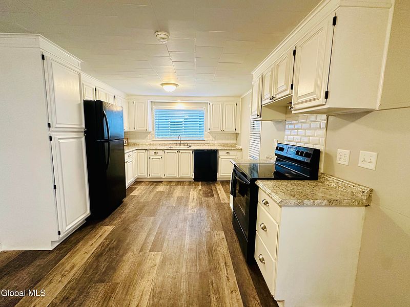 3rd image of 17 Mohican Terrace