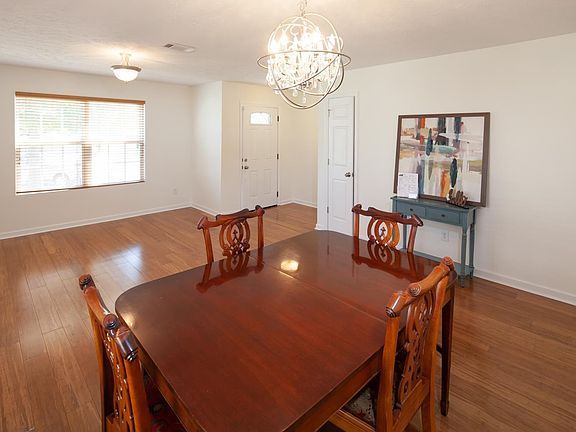 4th image of 104 Neville Ct