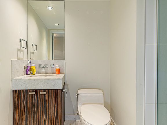 5th image of 788 Richards St #1601