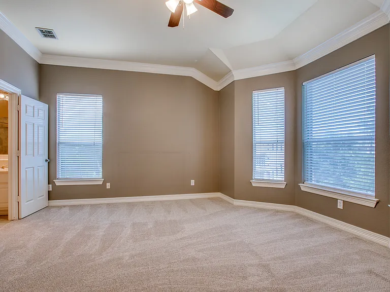 3951 N Hall St — Photo 26