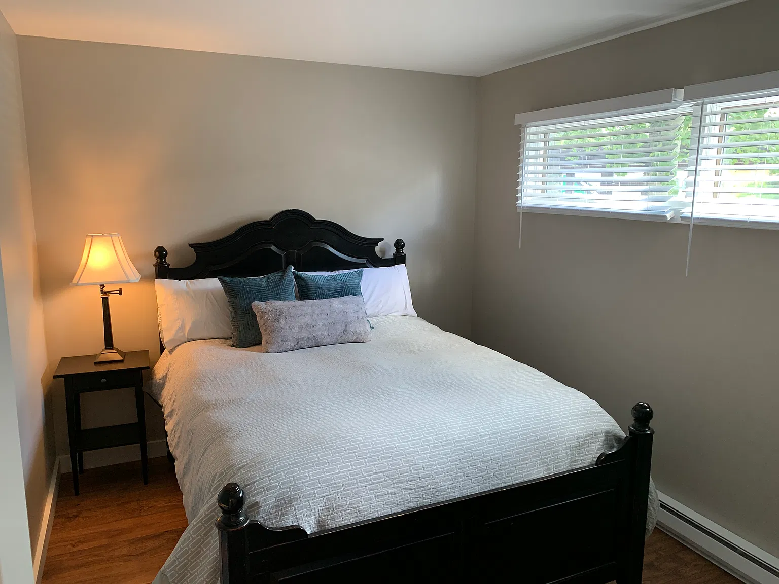 2 bed, 800 sqft, $4,000 — Photo 1