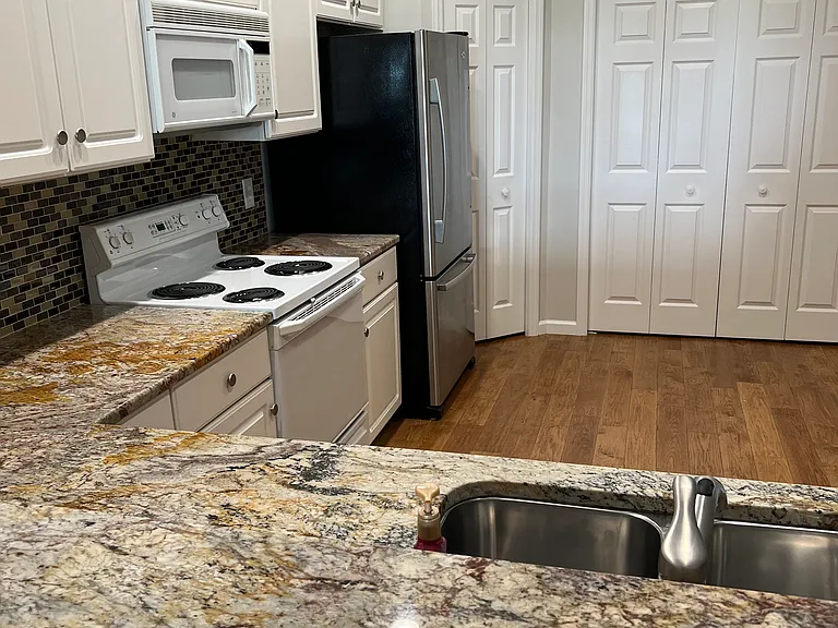 407 Enclave Pl — Photo 4