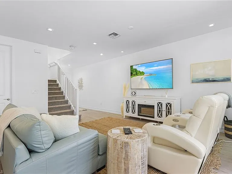 7596 Morgan Way — Photo 8