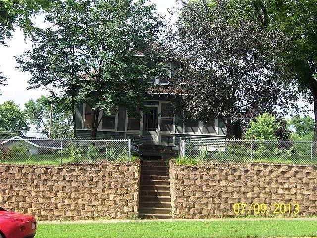 1st image of 204 W Lake St